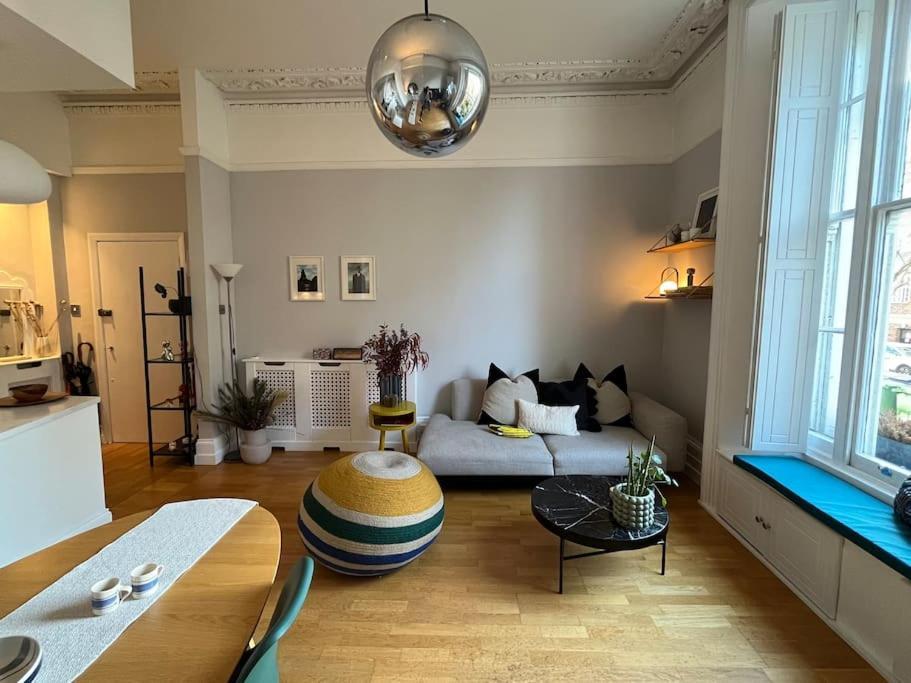 Gorgeous 2 Bedroom Flat In Charming Swiss Cottage ロンドン エクステリア 写真