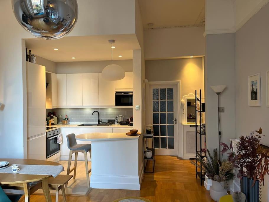 Gorgeous 2 Bedroom Flat In Charming Swiss Cottage ロンドン エクステリア 写真